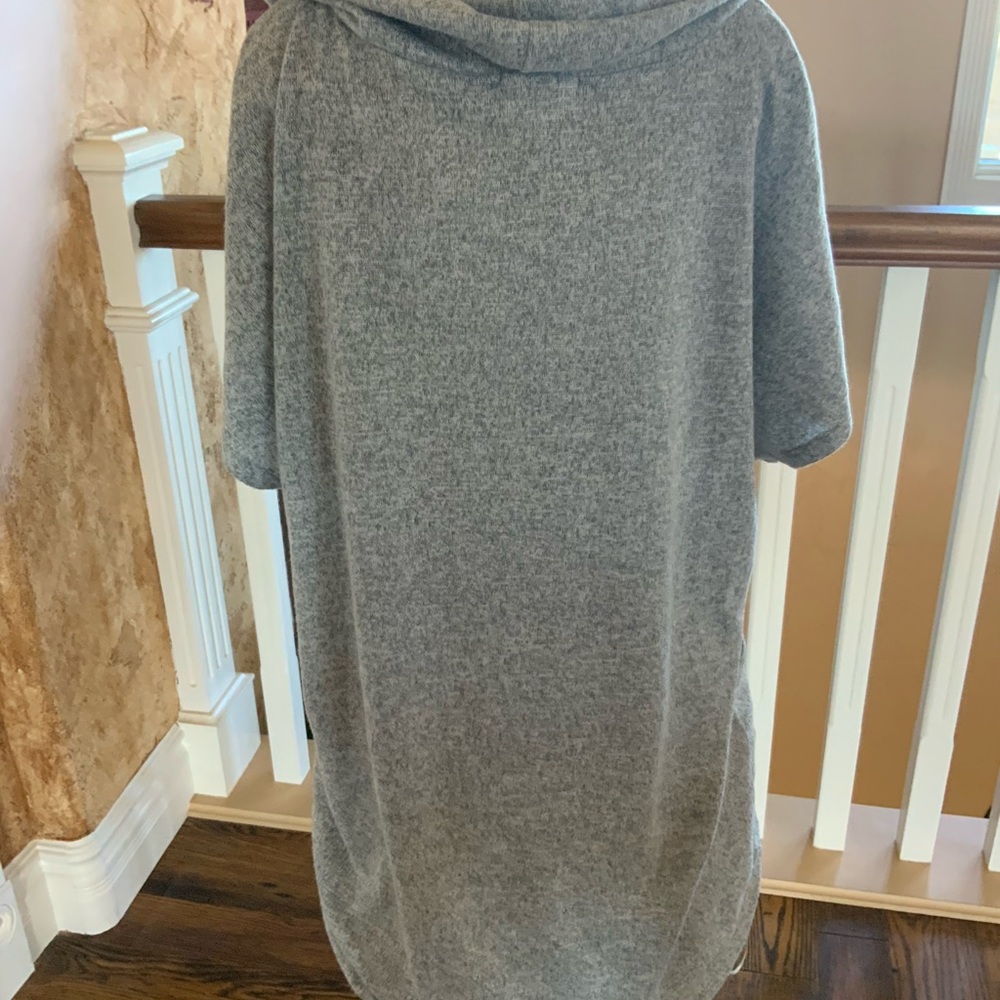 Light gray top - Picture 2 of 3